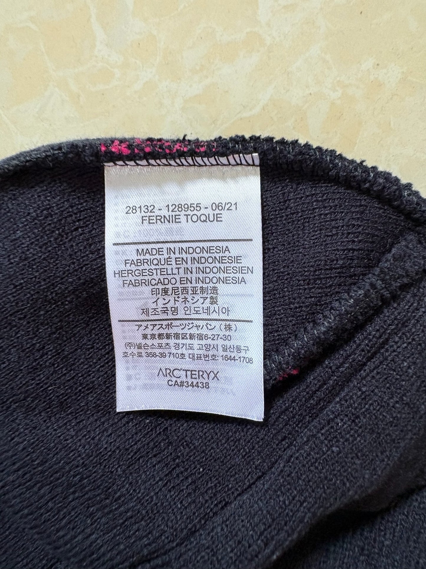 Grotto Toque – Black / Pink