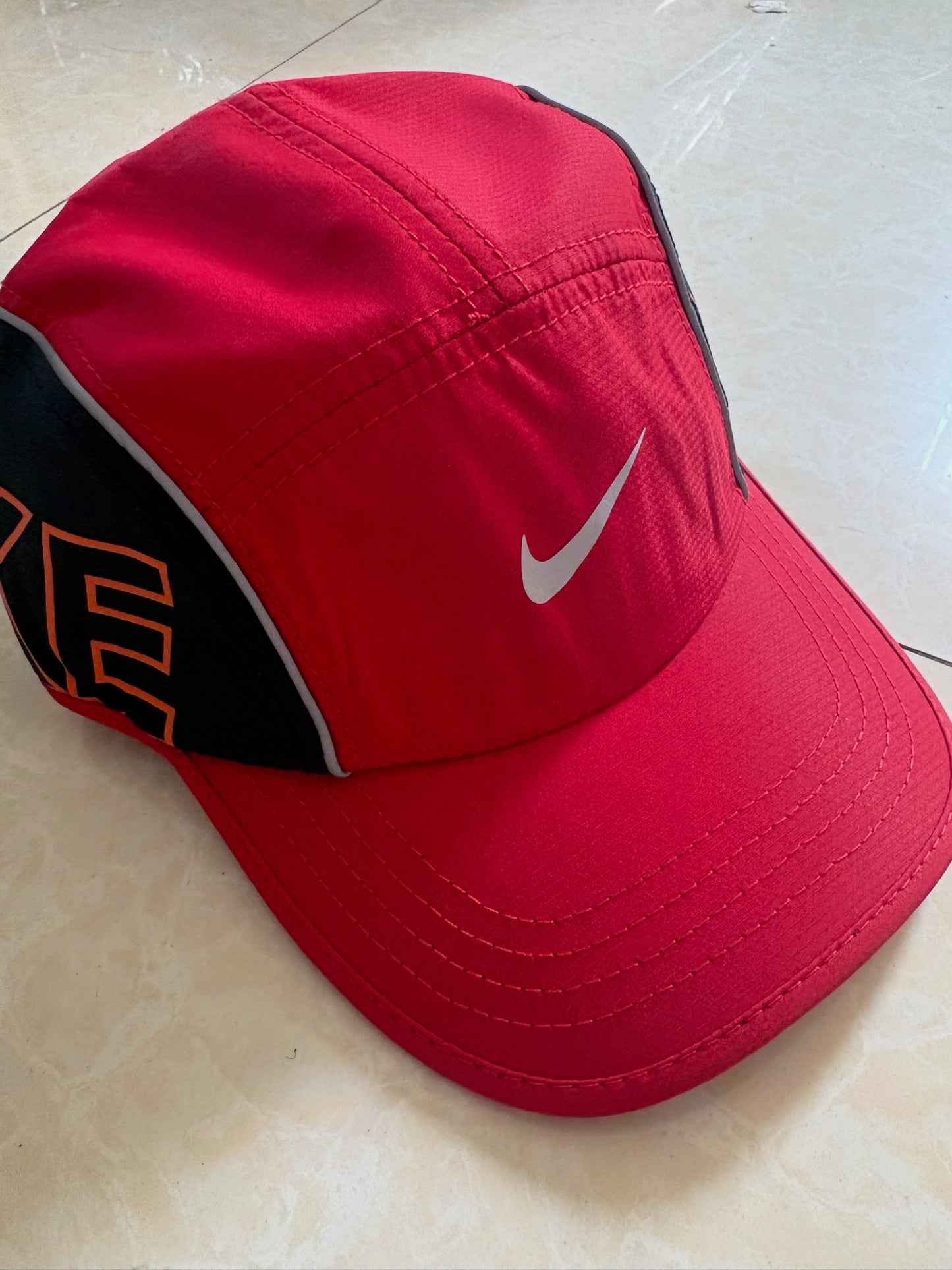 Nike AeroBill AW84-Red Black