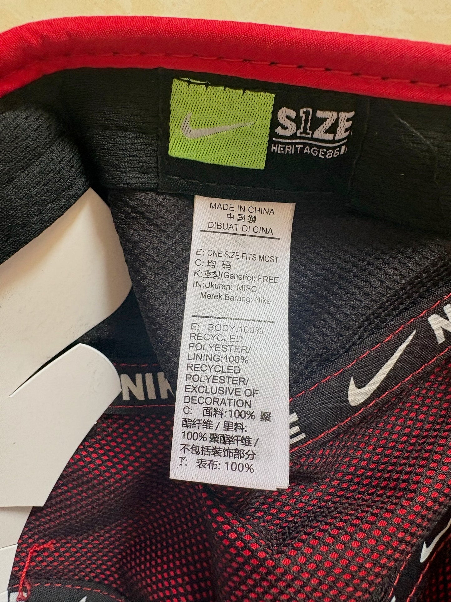Nike AeroBill AW84-Red Black