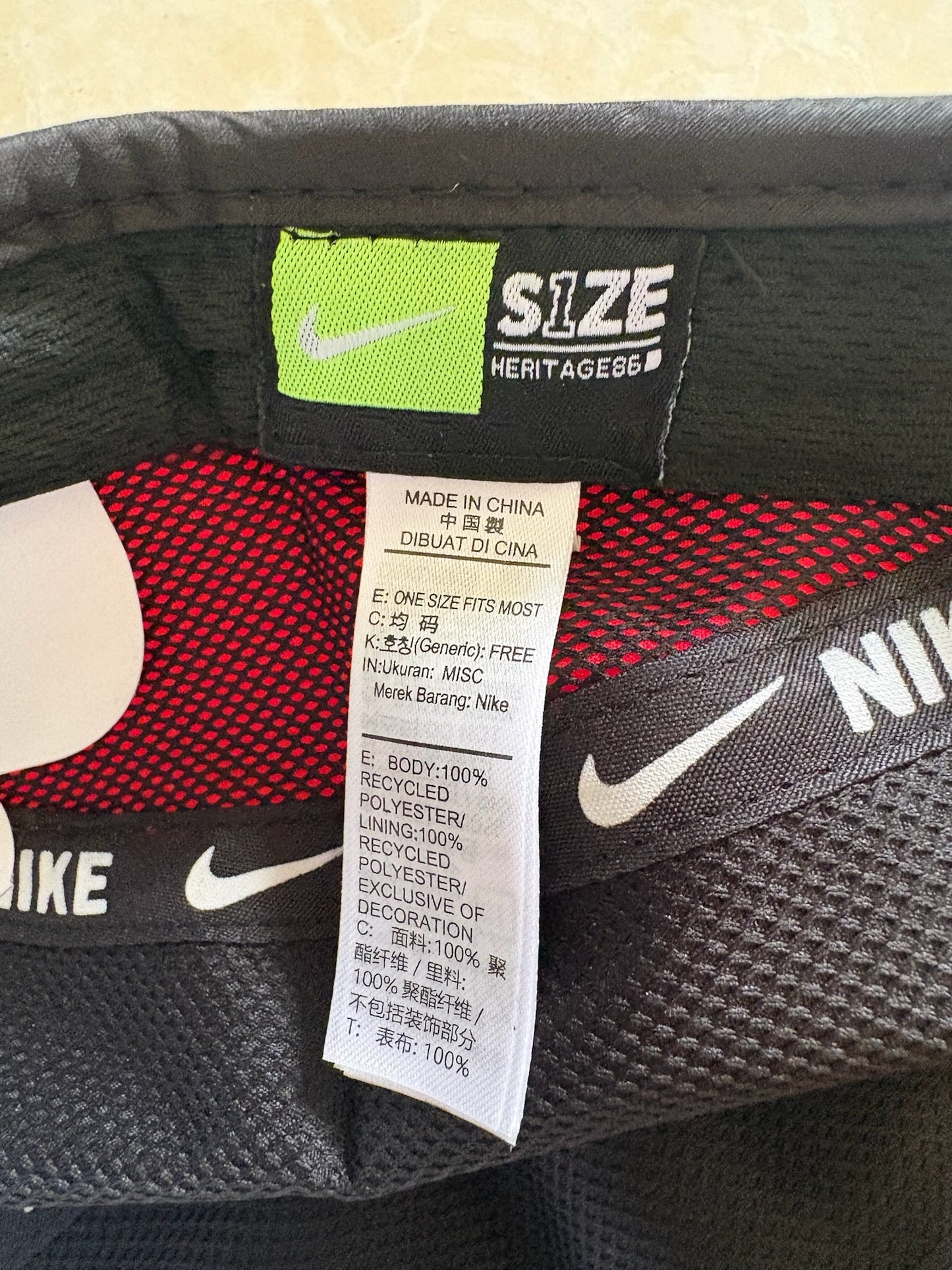 Nike AeroBill AW84 Cap-Black Red
