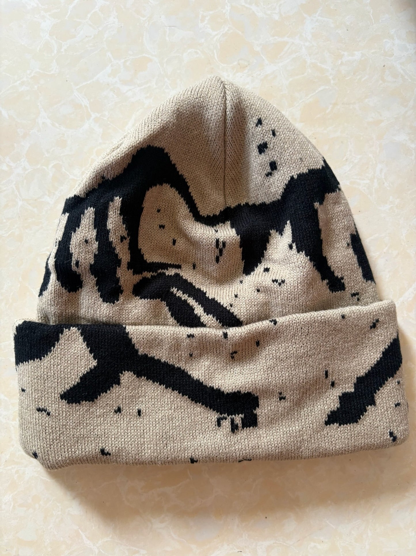 Grotto Toque – Habitat / Black