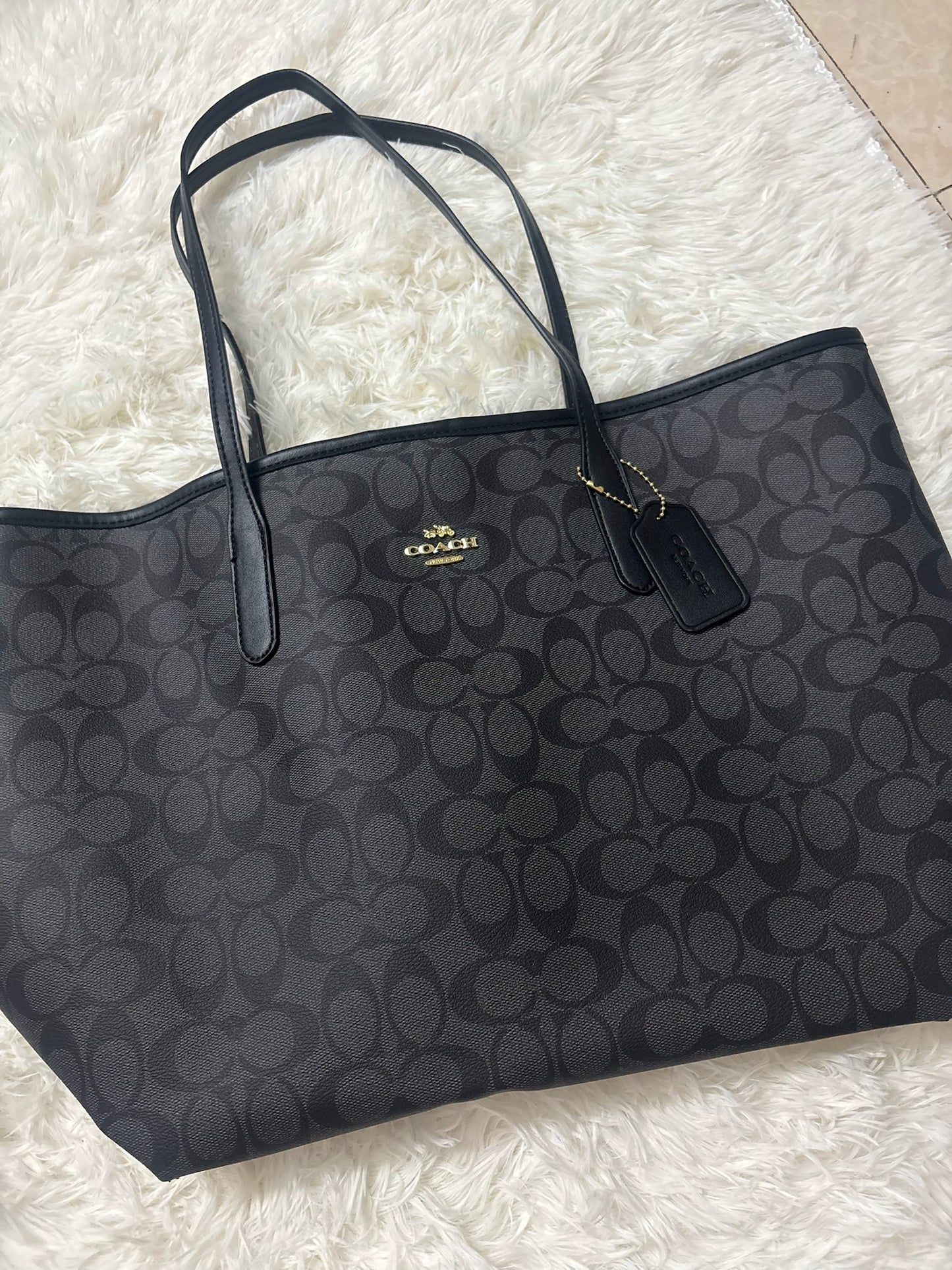 Coach City Tote in Signature Canvas – Black